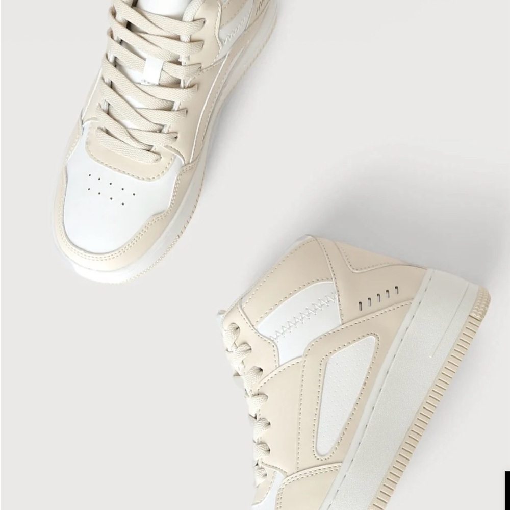 Rylina Beige and White Colorblock Platform Sneakers